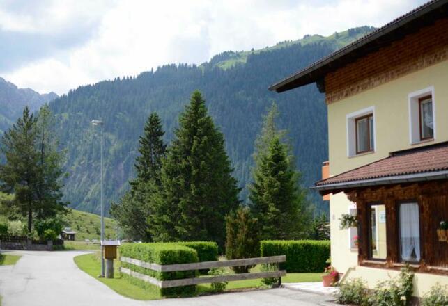 Aussenansicht im Sommer