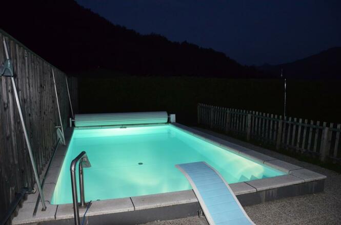 Pool mit Unterwasserbeleuchtung