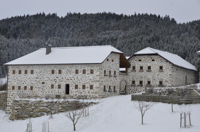 Steinbloss-Mauer-Weg