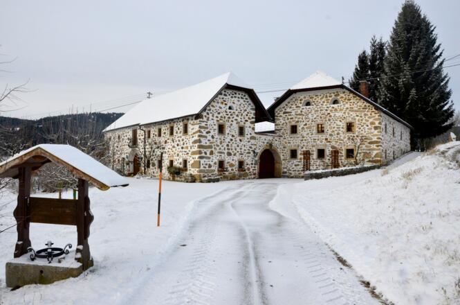 Steinbloss-Mauer-Weg
