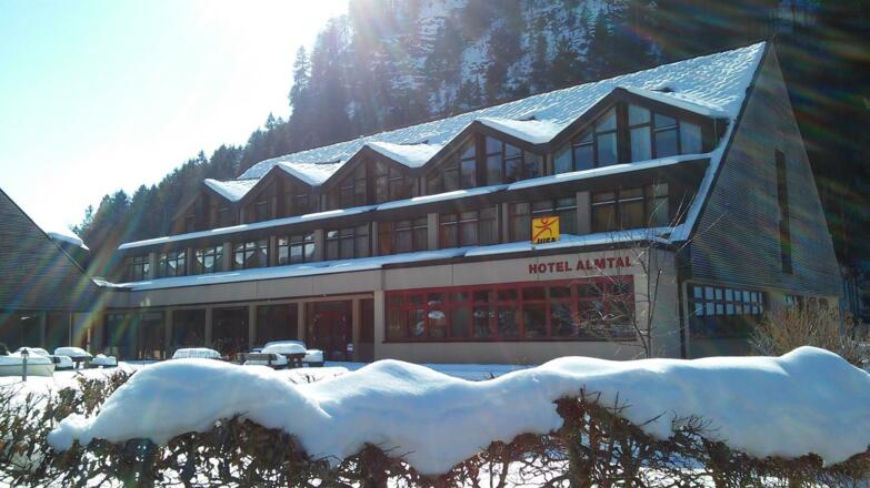 hotelansicht-jufa-hotel-almtal-winter