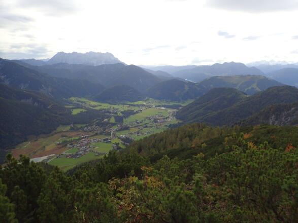 St. Ulrich am Pillersee, im Hintergrund Leoganger Steinberge