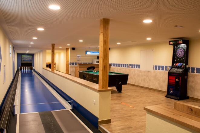 Gasthof Dreiländereck mit Gästehaus rechts