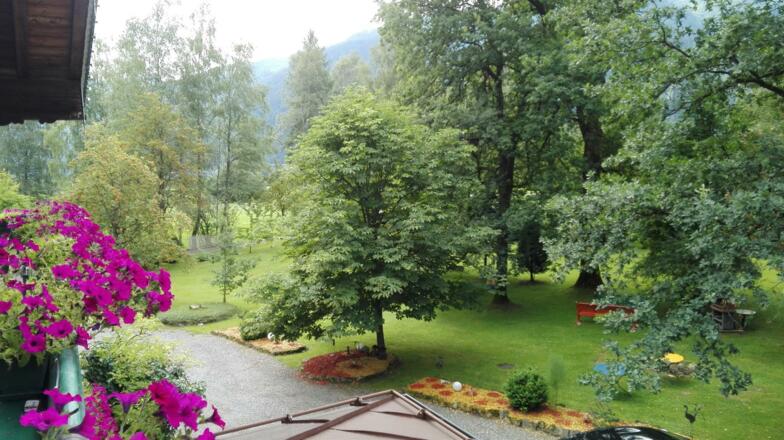 Garten Ansicht Pension Burgwies