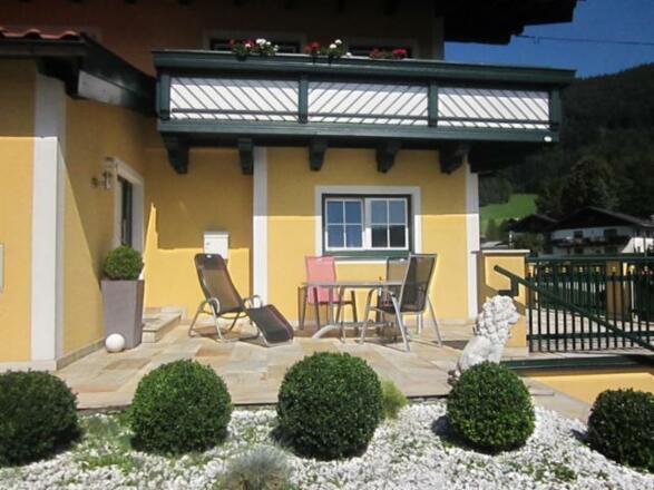 appartement_bergblick_2_modern_living02_faistenau