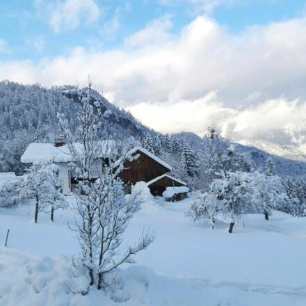 neu renoviertes Badezimmer mit Badewanne
