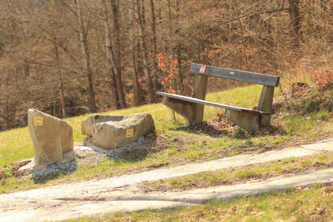 Steinbloss-Mauer-Weg
