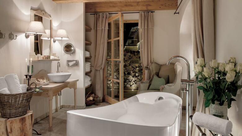 INNs HOLZ Chaletdorf | Schlafzimmer mit Zirbenbett