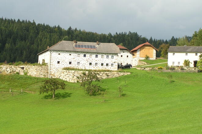 Steinbloss-Mauer-Weg
