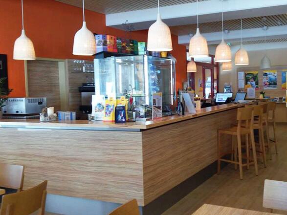 betten-familienzimmer-jufa-hotel-almtal-medium-tv