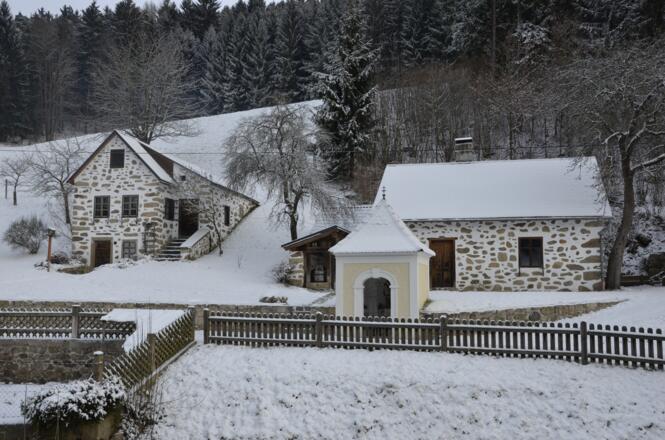 Steinbloss-Mauer-Weg