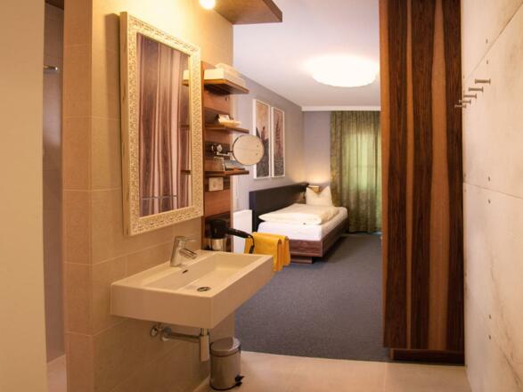 Badezimmer im Dreibettzimmer