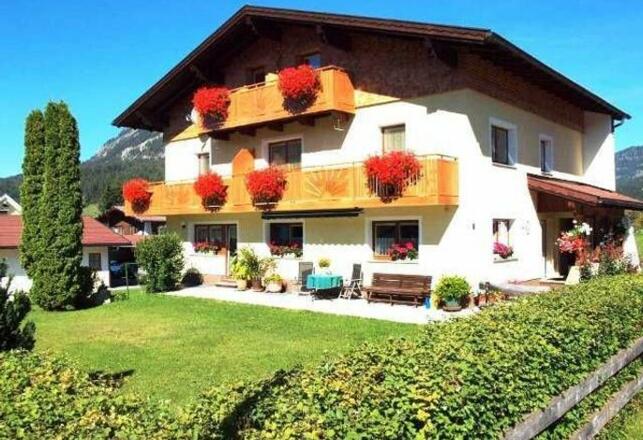 Aussenansicht im Sommer