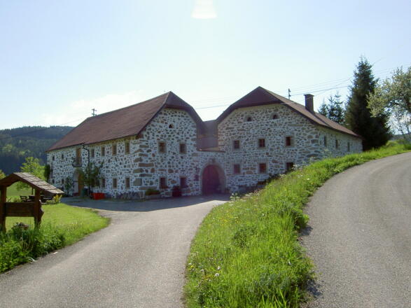 Steinbloss-Mauer-Weg