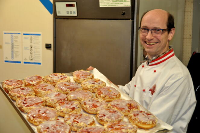Christian Stöger mit frischen Krapfen