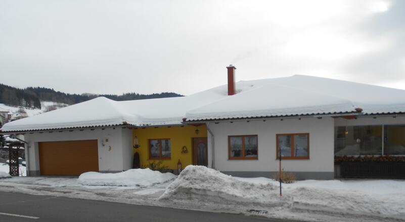 unser Haus im Winter