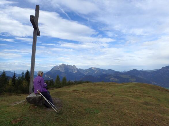 Rastplatz oberhalb der Hochbreitaualm mit Kaiserblick