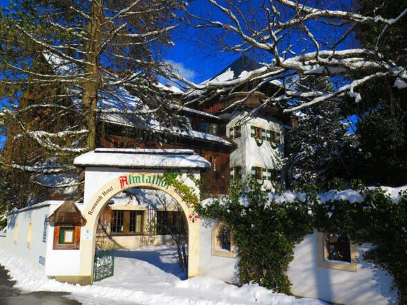 Romantikhotel Almtalhof im Winter