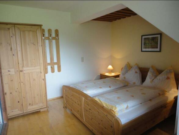 Schlafzimmer 1 Strumegg