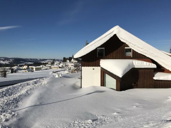 Hausansicht im Winter 2