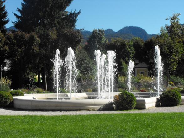 Fahren mit der Seilbahn oder zu Fuß in der Spitze der Katrin