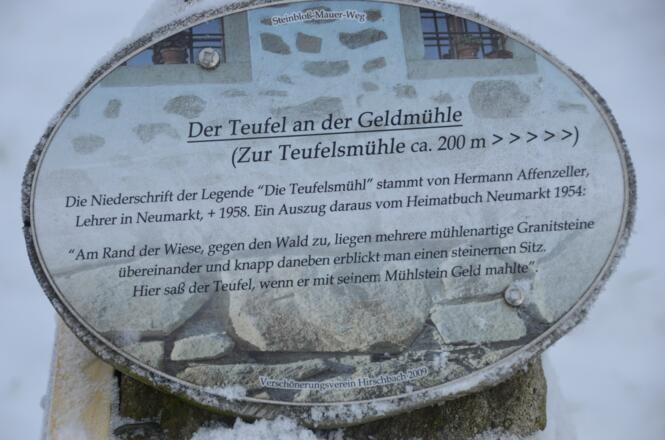 Steinbloss-Mauer-Weg