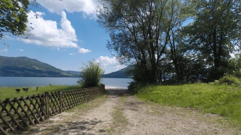 Blick zum see vom Eishittl am Badeplatz Plomberg