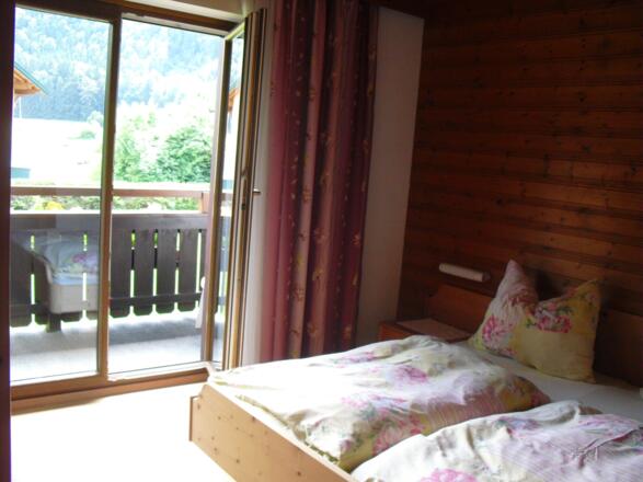 Zimmer mit Balkon