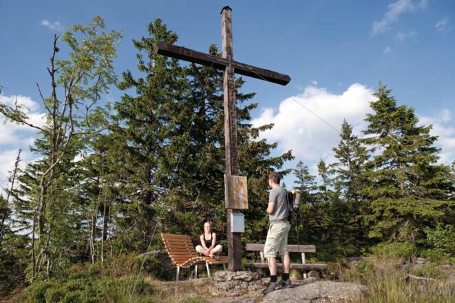 Stinglfelsen01HochfichtWegDerEntschleunigung_FerienregionBoehmerwaldWeissenbrunner.jpg