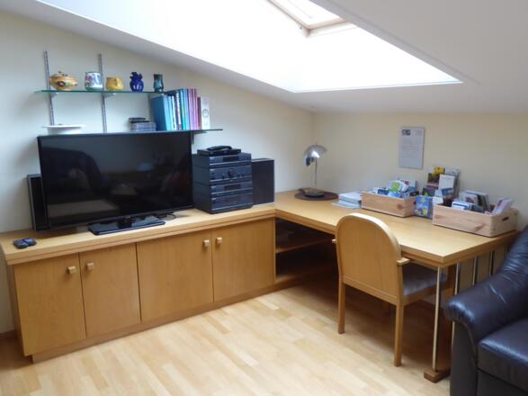 Medien + Schreibtisch