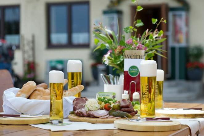 Jause beim Gasthof Mader
