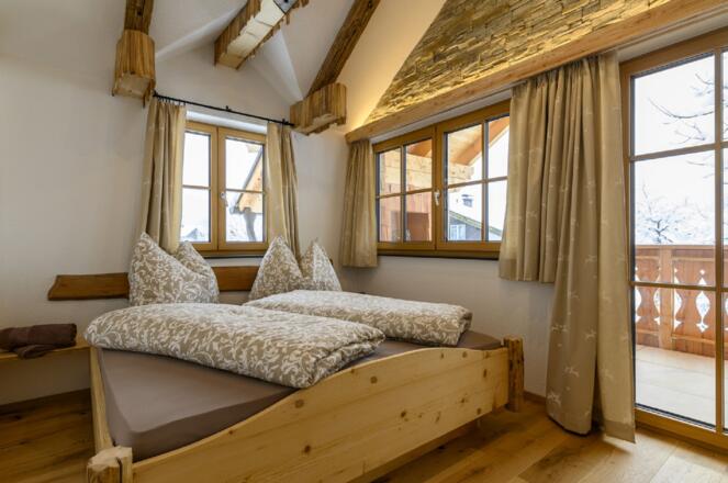 Schlafzimmer mit Balkon - Goiserer Chalet