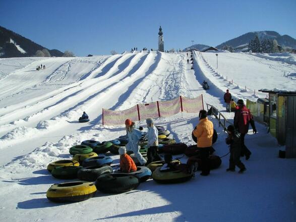 Snowtubing - Winterspaß für Groß & Klein