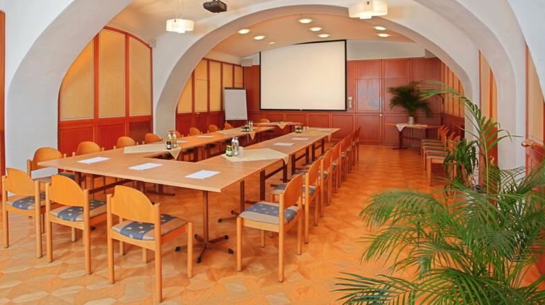 Business Center mit Blick in den Raum