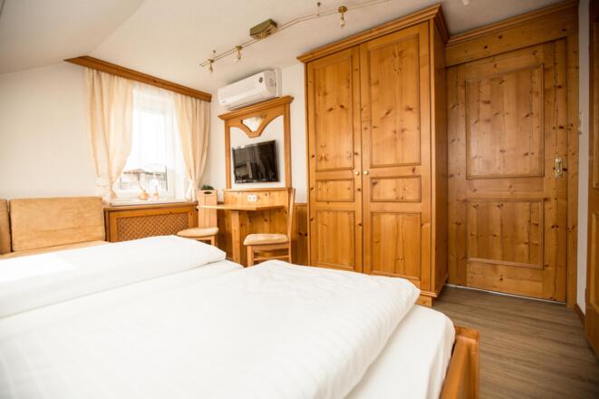 Zimmer de luxe - Pension Knoll **** Schörfling am  Attersee