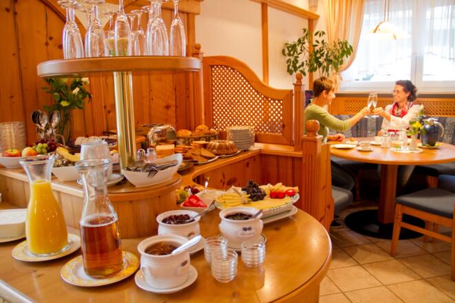 Frühstücksbuffet - Pension Knoll **** Schörfling am Attersee, Salzkammergut