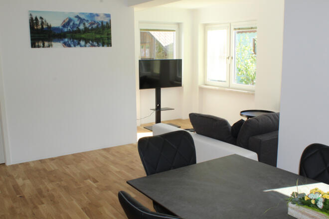 Essbereich in der \"Modernen Ferienwohnung mit Ausblick\"