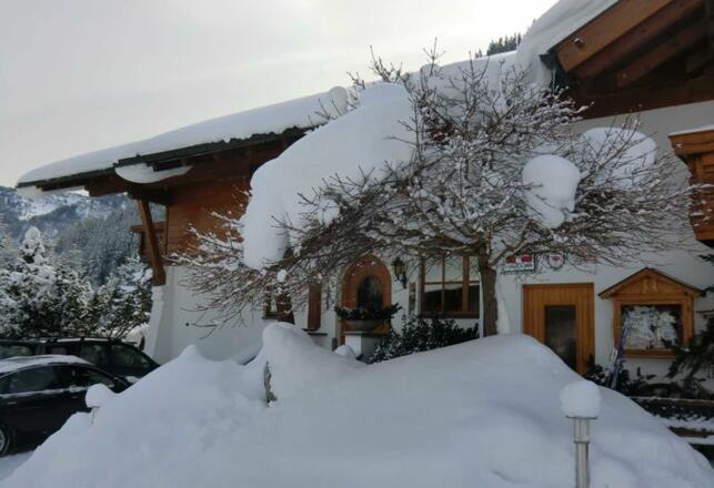 Hausansicht im Winter