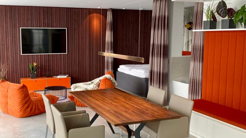 Orange lounge in Weyregg am Attersee