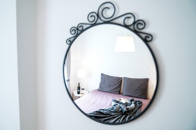 Spiegelbild, Doppelbett