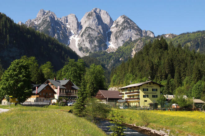 Gasthof Gosauschmied im Blickfeld des Gosaukamm