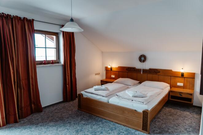 Doppelbettzimmer A - Ferienwohnung Anni's Ausblick in Bad Goisern