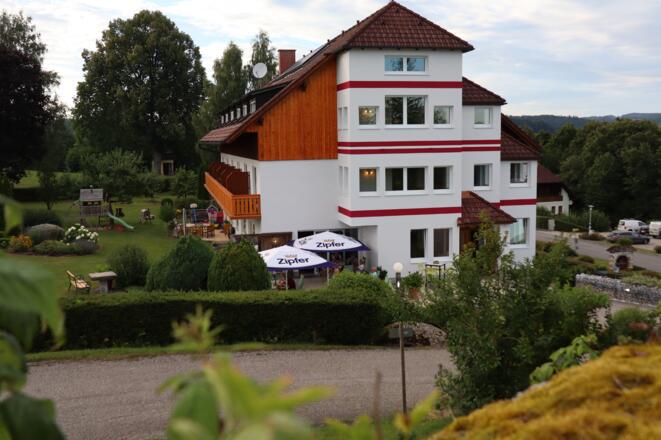 Terrasse und Gastgarten Gästehaus Neubauer