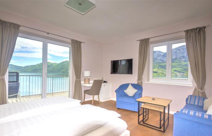 4. Doppelzimmer (Landhaus) mit Balkon und Seeblick