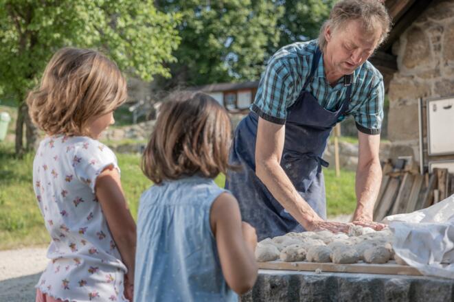 Brotbacken bei der Ruine