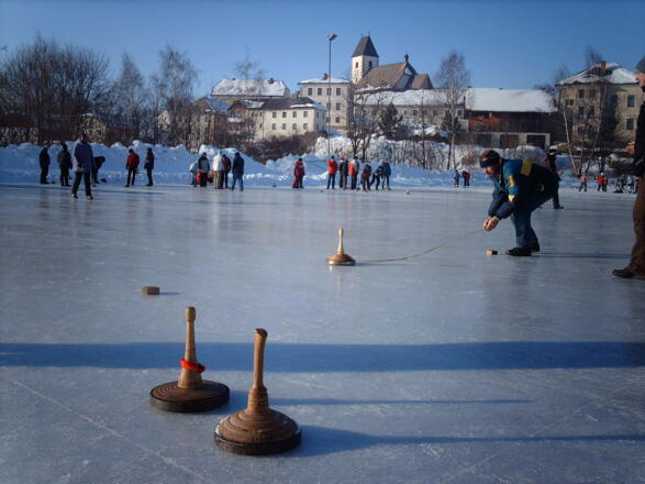 Eisstockschie\u00dfen