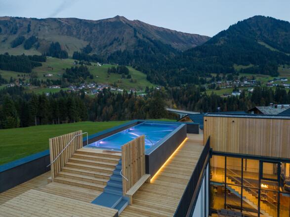Rooftop Infinity Pool Genuss- & Aktivhotel Sonnenb