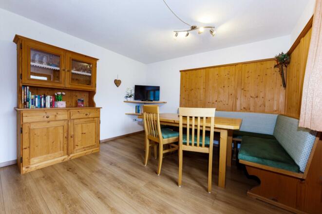 Ferienwohnung 1- Wohnzimmer mit Esstisch