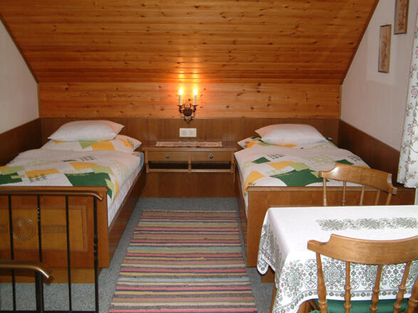 Haus Cakl Zimmer mit getrennten Betten