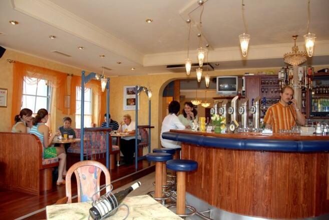 Cafe-Restaurant